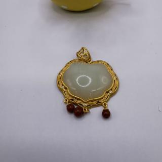 a3967:古法镶嵌和田玉如意锁高宽约20x25mm